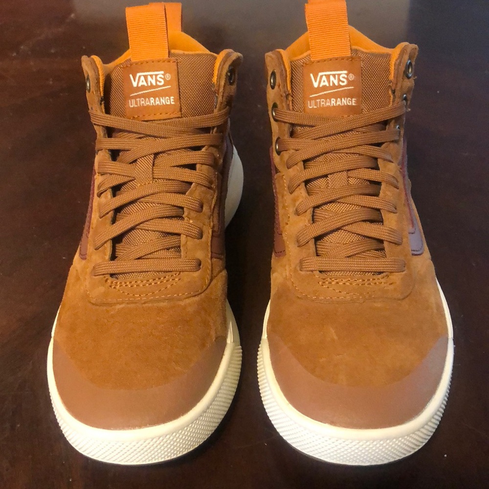 Unisex Vans UltraRange Sneaker Men size 6.5 Women size 8 Excellent condition.